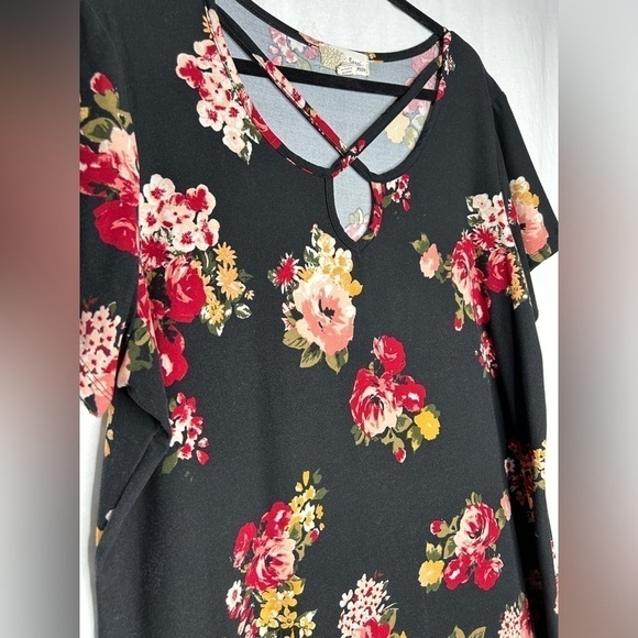 Sauci Plus Black floral Tshirt Dress 2X - Picture 3 of 5